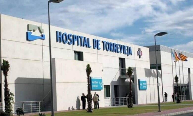 EXCLUSIVO Expatriado de 84 anos sentado en agonia durante DOS