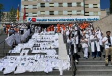 Los medicos de Madrid inician una huelga indefinida por los