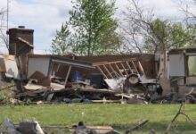 Una casa destruida por un tornado el 29 de abril de 2022 se ve el 30 de abril de 2022 en Andover, Kansas.