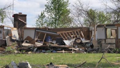Una casa destruida por un tornado el 29 de abril de 2022 se ve el 30 de abril de 2022 en Andover, Kansas.