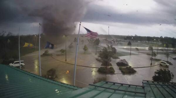 VIDEO Los tornados azotan Texas y Oklahoma y causan danos