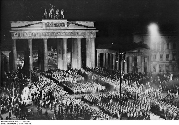 berlin-1930s-nazi-party-desfile