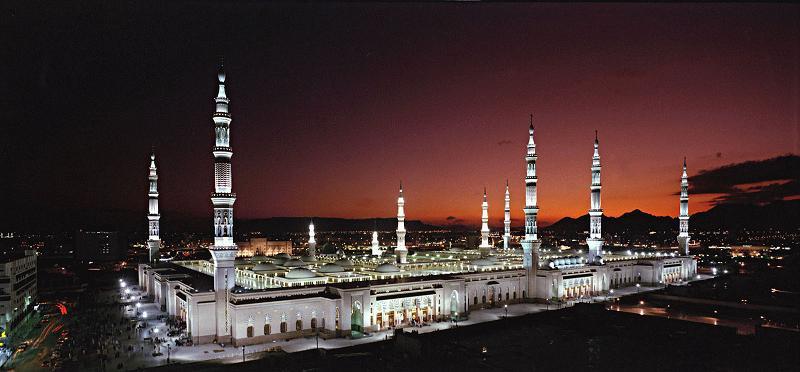 Mezquita de la noche de los climas extremos