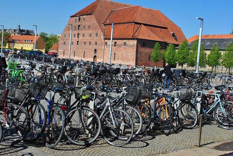 Estacionamiento para bicicletas en la ciudad más verde de Copenhague