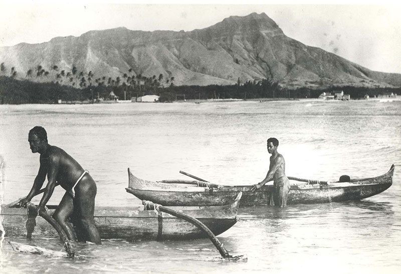 La historia de las relaciones Hawái-Estados Unidos 11 Historia Hawái Canoas de voladizo Waikiki