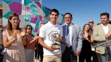 EN FOTOS: la estrella del tenis Carlos Alcaraz asiste a la inauguración del mural de tributo masivo en su ciudad natal en Murcia, España 3 1655221536 EN FOTOS la estrella del tenis Carlos Alcaraz asiste a