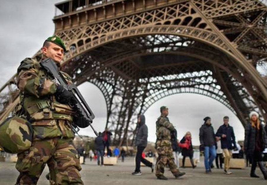 Hombres franceses Isis Eiffel