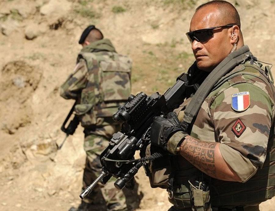 hombres franceses isis