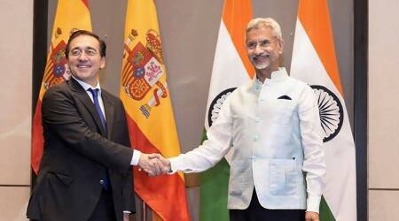 El ministro español de Asuntos Exteriores, José Manuel Albares: 'La OTAN debe tender la mano...