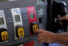 El precio promedio de la gasolina en EE. UU. supera los $ 5 por galón en un primer histórico