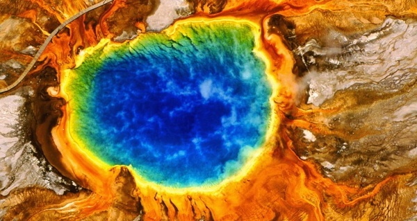 Hermosa fuente termal del arco iris de Yellowstone [Photos]