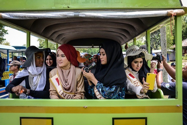Autobús turístico miss muslimah