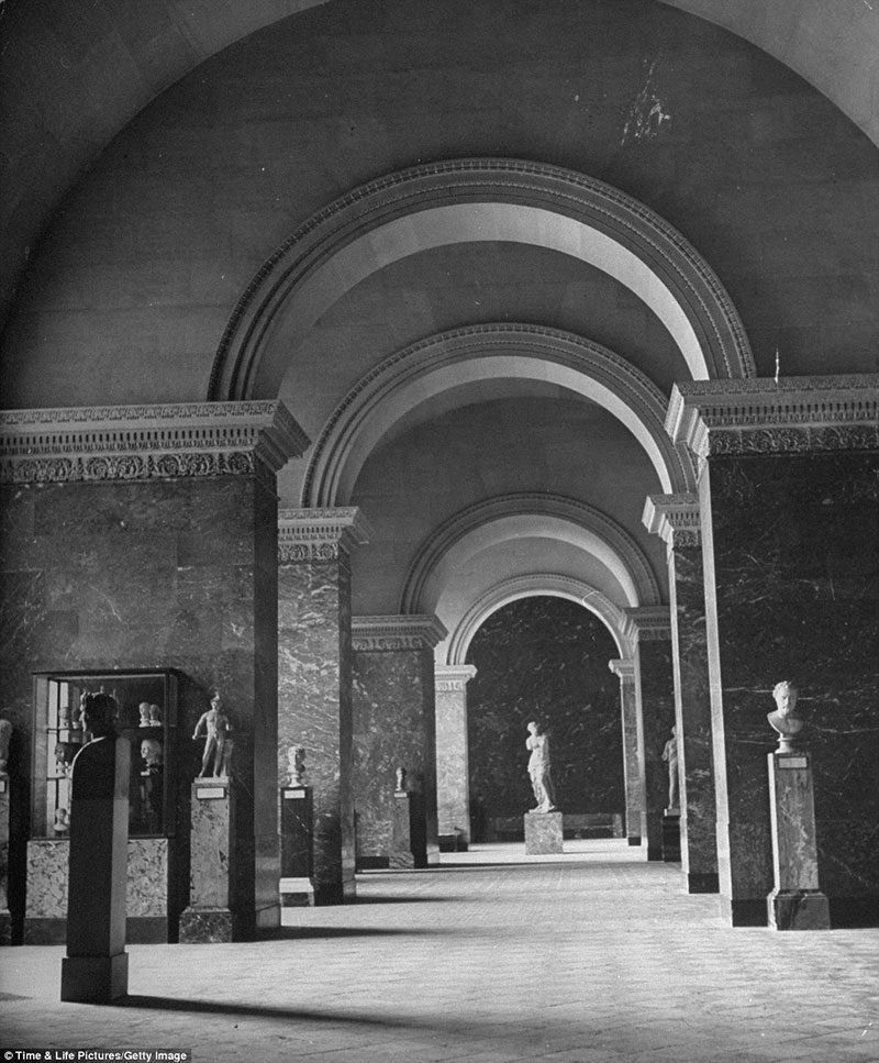 El Louvre en 1946