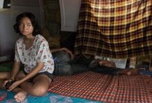 Familias empobrecidas se refugian en el cementerio de aviones de Tailandia