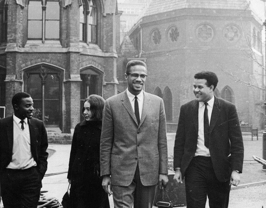 malcolm x sonriendo
