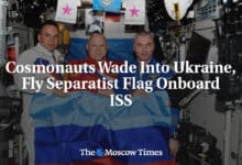 Cosmonautas entran en Ucrania y enarbolan la bandera separatista a