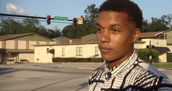 Policía amenaza a hombre afroamericano con ir a la cárcel por no tener identificación