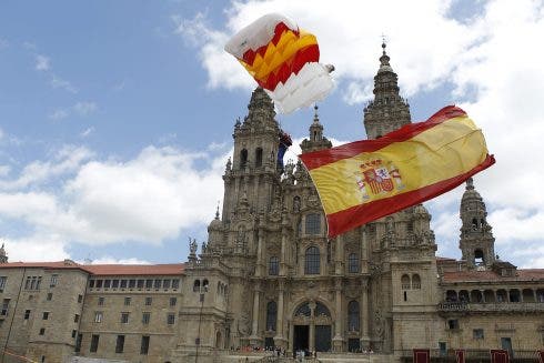 El rey español Felipe Vi y Letizia durante el acto de fiesta de Santiago Apóstol en Santiago de Compostela, A Coruña, el lunes 25 de julio de 2022.