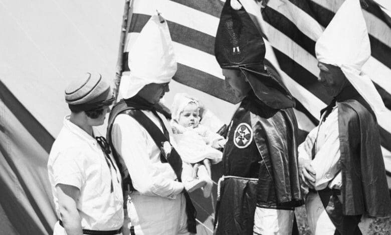 Inquietantes fotos históricas de niños en el Ku Klux Klan