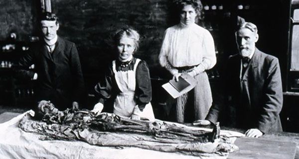 ¿Los victorianos realmente organizaron fiestas de desenvolvimiento de momias?