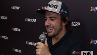 1661885253 Fernando Alonso firma con el equipo Aston Martin F1 en