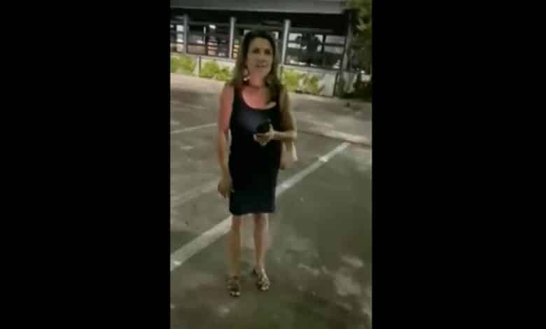 La policía estadounidense arresta a una mujer por agredir a indios estadounidenses: 'Los odio, indios...'