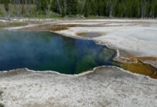 Un pie flotando en una fuente termal de Yellowstone deja más preguntas que respuestas