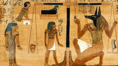 La muerte del perro guardián con cabeza de chacal del antiguo egipto