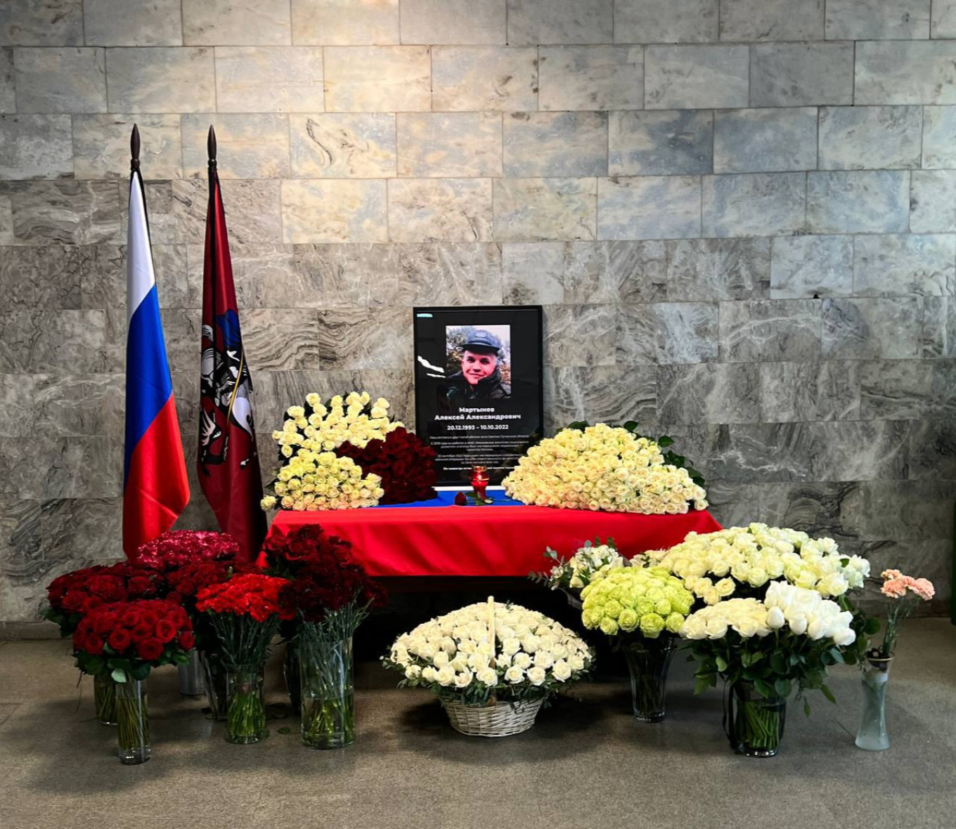 
					
					
					
					Funeral de Alexei Martynov.  https://t.me/sevenandmedia				
