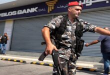 Los depositantes asaltan 4 bancos libaneses, exigiendo su propio dinero