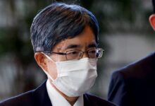 El tercer ministro del gabinete japonés renuncia en un mes en un golpe al primer ministro