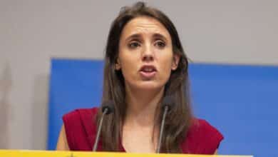 La ministra de Igualdad de Espana se va llorando despues