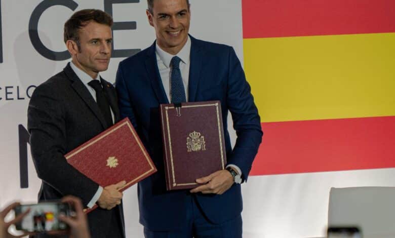 Espana y Francia firman un tratado de amistad sobre asuntos