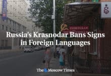 Letreros en idiomas extranjeros prohibidos en Krasnodar Rusia