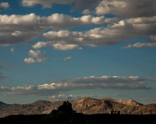 Flight Geyser, un espectáculo de arcoíris en el desierto de Nevada 2 géiser volador desde la distancia