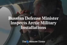 Ministro de Defensa ruso inspecciona instalaciones militares en el Artico