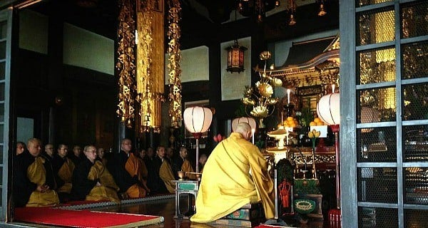 Monje budista momificado japonés 3 Monje budista rezando
