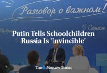 Putin dice a los estudiantes que Rusia es invencible