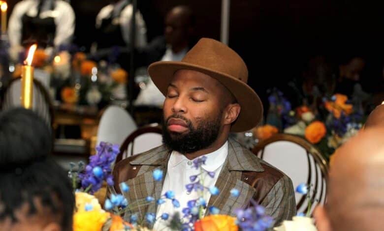 Sizwe Dhlomo comparte su opinión sobre priorizar a los amigos sobre la esposa