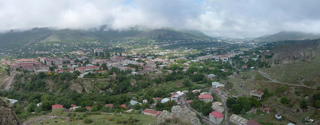 Los armenios se preparan para defenderse mientras los lazos con Rusia se deterioran 2
Vista panorámica de la ciudad de Goris, provincia de Syunik, sur de Armenia. Ondrej Zvacek (CC BY 2.5)