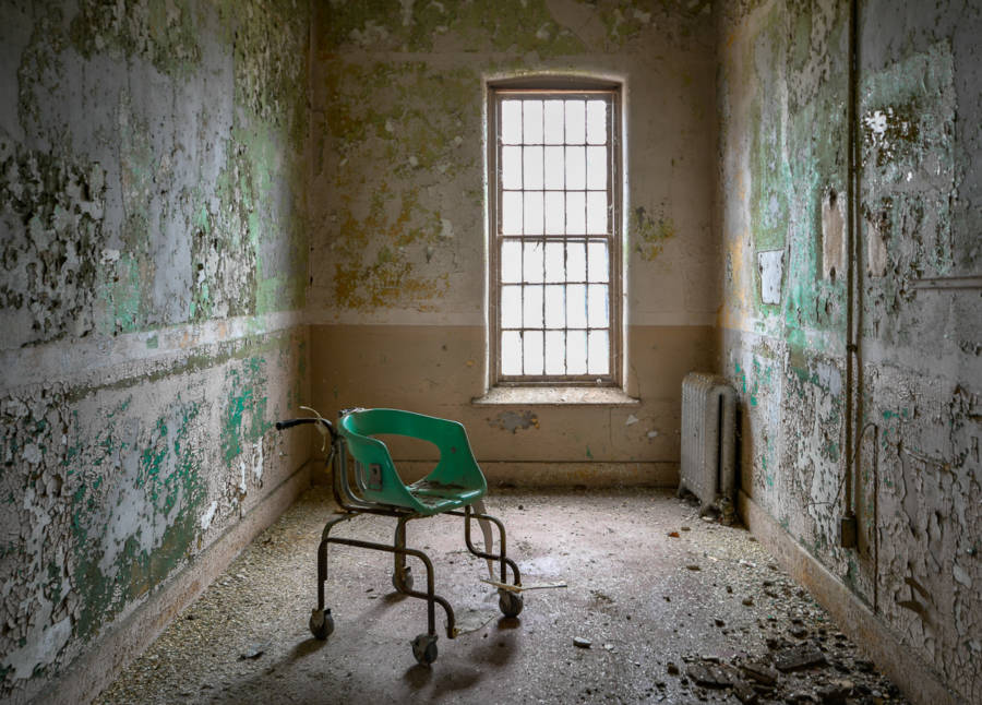Willard Asylum, un hospital psiquiátrico abandonado cerca del lago Seneca 7 Antigua silla de ruedas en Willard Hospice