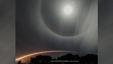 Un halo etéreo alrededor de la luna llena fue descubierto durante el reciente lanzamiento de un cohete SpaceX. 2 Un halo etéreo alrededor de la luna llena fue descubierto durante el reciente lanzamiento de un cohete SpaceX.