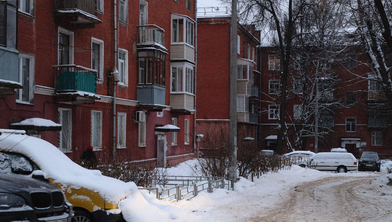 
Edificio de apartamentos en Podolsk, región de Moscú.monte				