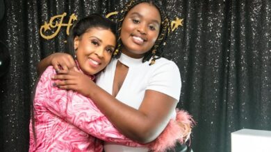 Nonku Williams se toma un momento para apreciar a su hija