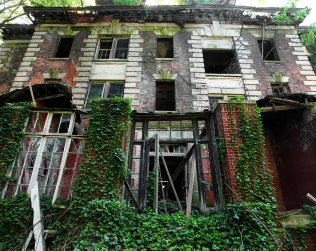 Interior de North Brother Island, un sitio de cuarentena abandonado en la ciudad de Nueva York 2 casa abandonada