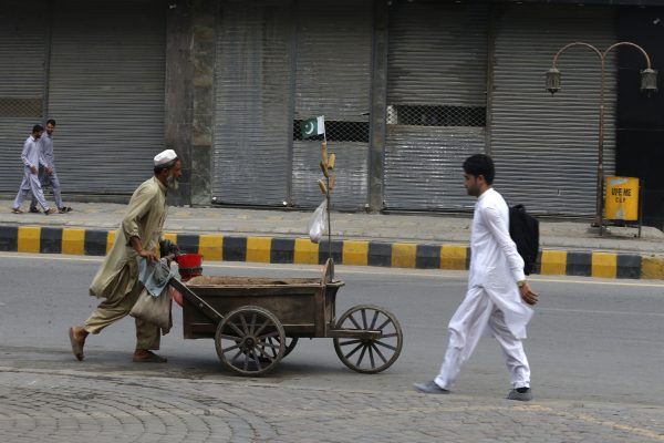 Los comerciantes de todo Pakistán realizan una huelga de todo el día para protestar contra el aumento de los costos y los nuevos impuestos. 1 Traders Observe Daylong Strike Across Pakistan to Protest Rising Costs and New Taxes