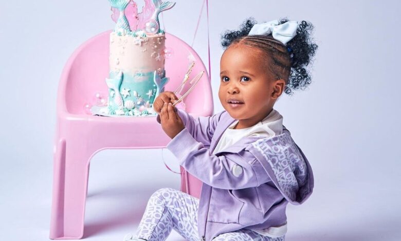 Sithelo Shozi y Andile Mpisane celebran a su hija Coco con sinceras aclamaciones 1 Sithelo Shozi y Andile Mpisane celebran a su hija Coco con sinceras aclamaciones