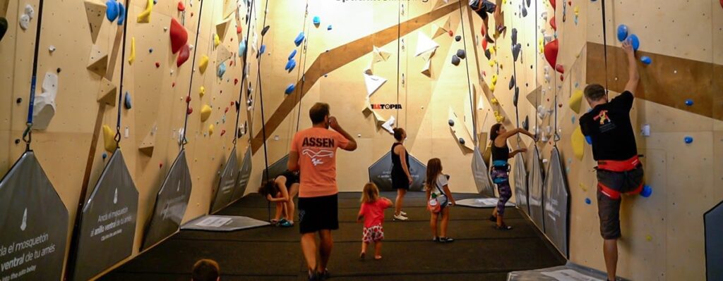 Tienda de Escalada Uadibloc y los Mejores Rocódromos