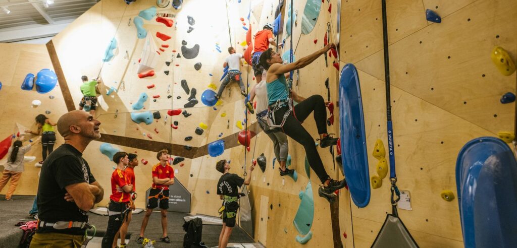 Tienda de Escalada Uadibloc y los Mejores Rocódromos para Practicar