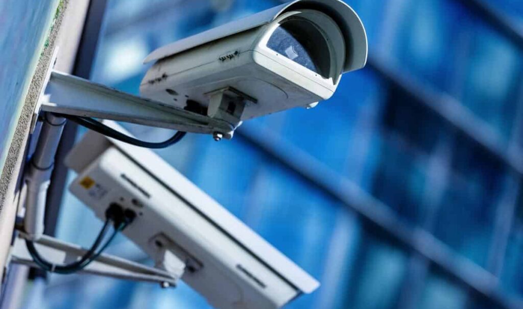 Vigilancia y Seguridad: La importancia de vivir en un entorno seguro 3 Vigilancia y Seguridad vivir en un entorno seguro